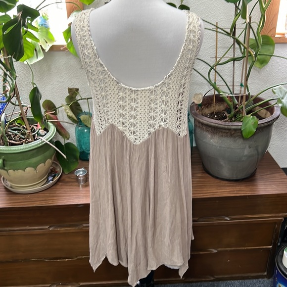 Beautiful tan and beige asymmetrical dress tank top - Picture 2 of 7